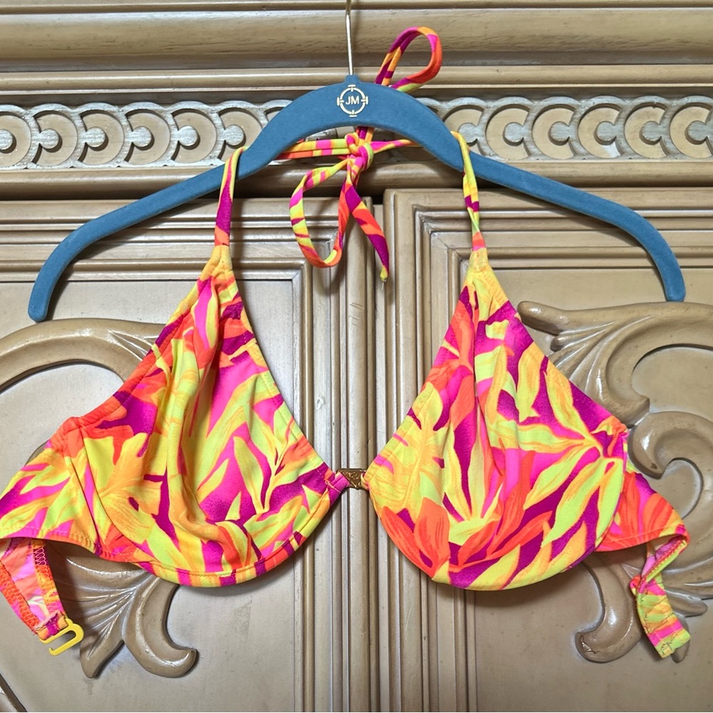 Venus Vintage Vibrant Multicolor Bikini Top sought after sz D underwire